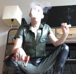 MASTER likes a geared, tweaked fag