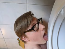 Licking Toilet Fag from Switzerland