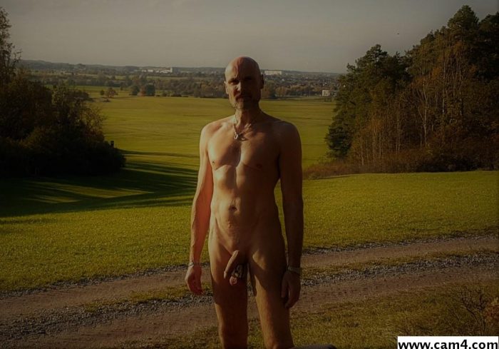 horny nudist Tibe from Crailsheim in Baden-Württemberg wears always a heavy ballweight and likes ...