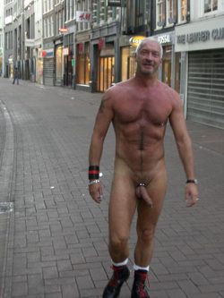 naked in the city, very hot