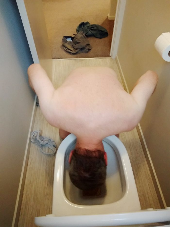 Gay cruising spot i toilets is where faggot Murray Chapman loves getting anon cum raw fucks.