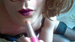 putting on my lipstick – alexandre caliesse