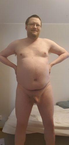 This fat naked loser should be exposed forever