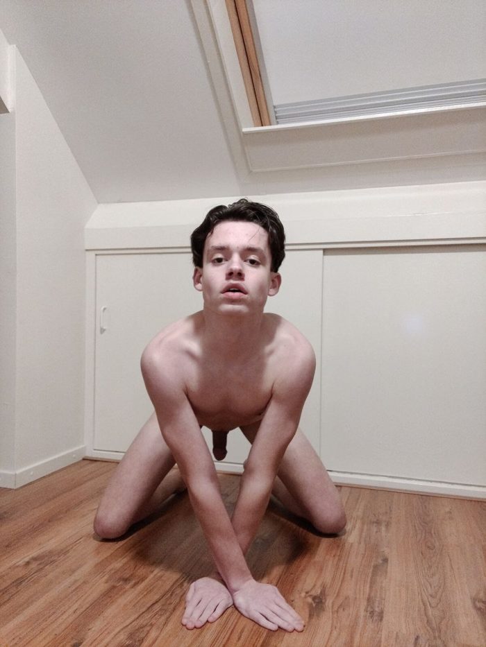 Faggot Daan fully naked and exposed