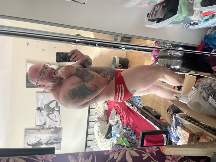Essex fairy faggot exposed for all to see.
