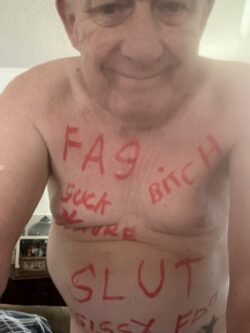 Faggot Nude !